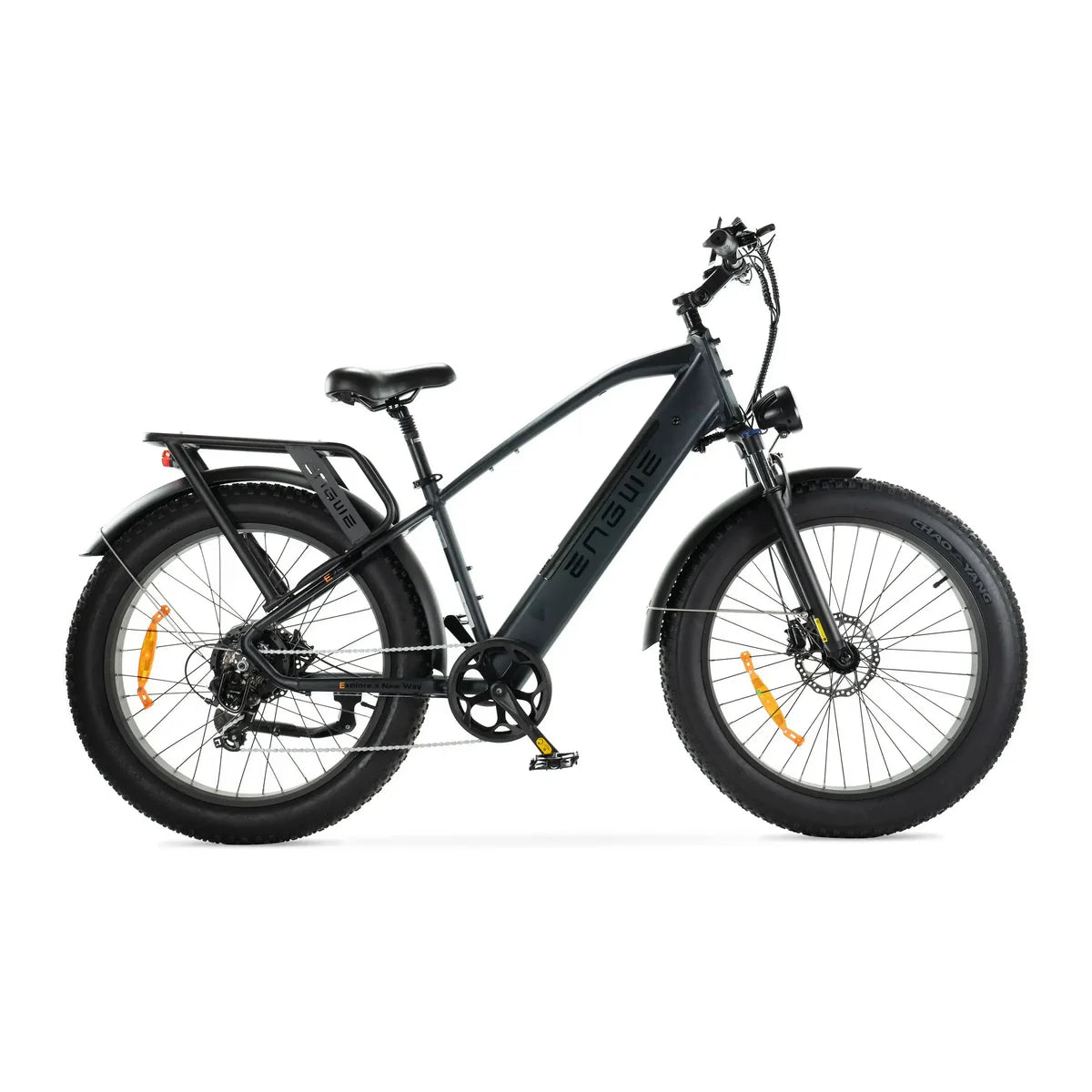 Zwarte ENGWE E26 hoge instap elektrische fiets met comfortabele zithouding en stevige frame, ideaal voor dagelijks gebruik.