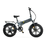 Grijze ENGWE EP-2 Boost elektrische vouwfiets met compacte frame en comfortabele zithouding, geschikt voor stadsgebruik