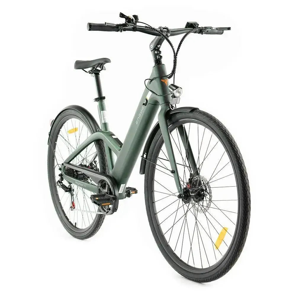 Lichte groene ENGWE MapFour N1 Air ST elektrische fiets met lage instap en sportief frame, geschikt voor stadsritten.