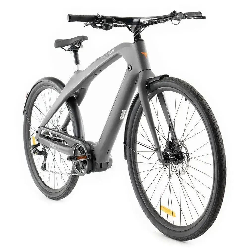 Grijze ENGWE MapFour N1 Pro elektrische fiets met middenmotor, lichtgewicht en robuust ontwerp voor comfortabel rijden.