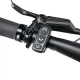 Lichte grijze ENGWE MapFour N1 Pro e-bike met middenmotor, frame en banden zichtbaar, perfect voor stads- en offroadgebruik.