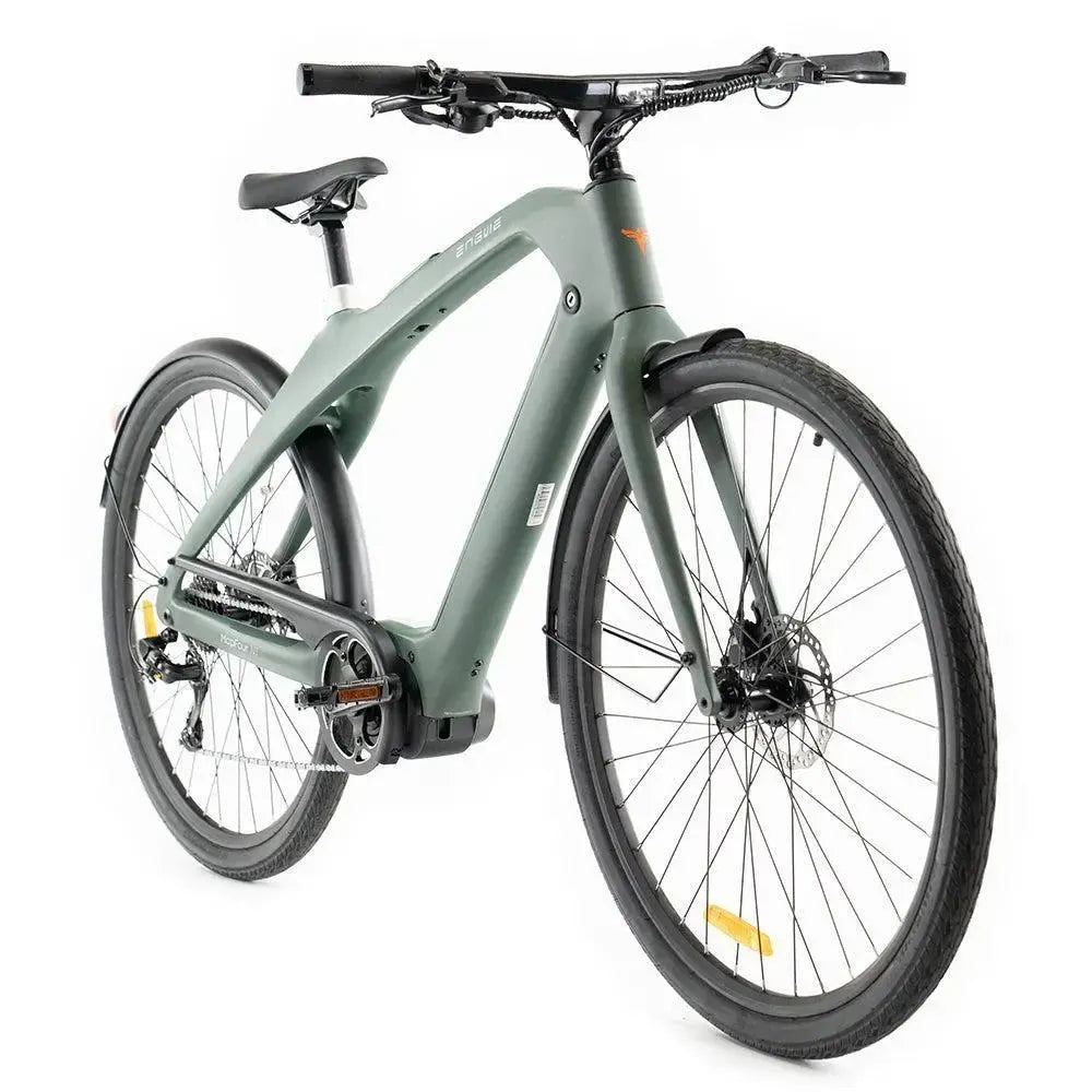 Groene ENGWE MapFour N1 Pro elektrische fiets met lichtgewicht frame en middenmotor, zichtbaar in de afbeelding