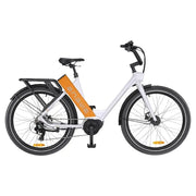 Oranje ENGWE P275 ST elektrische fiets met lage instap en comfortabele zithouding, ideaal voor stadsritten en recreatief gebruik