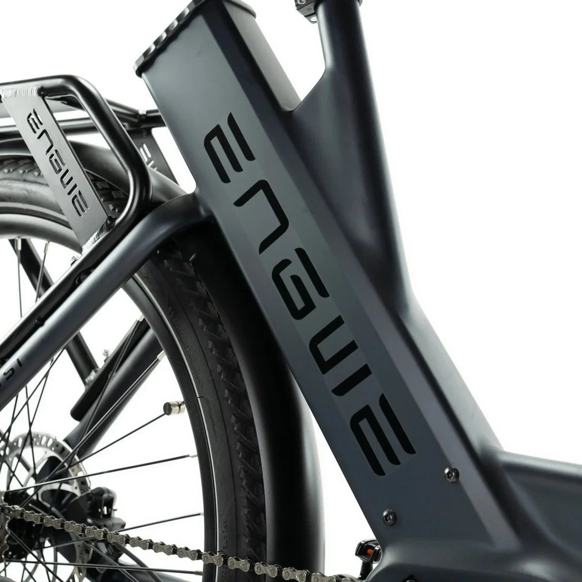 Zwarte ENGWE P275 ST elektrische fiets met lage instap en accu, ideale comfortabele e-bike voor dagelijks gebruik