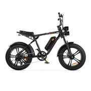 Engwe M20 zwart elektrische fatbike met dubbele vering en brede banden, klaar voor gebruik op ruig terrein.