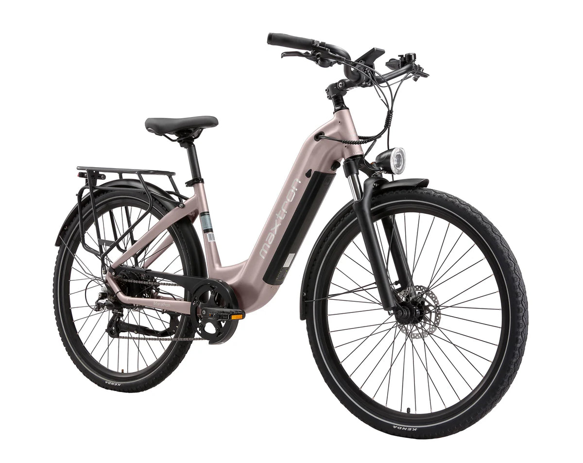 Maxtron Marathon Goud elektrische fiets met grote accu, zwart frame en comfortabele zithouding, perfect voor lange ritten.