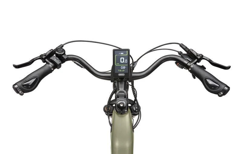 Groene Maxtron Marathon elektrische fiets met grote accu, inclusief display en stevige frame.