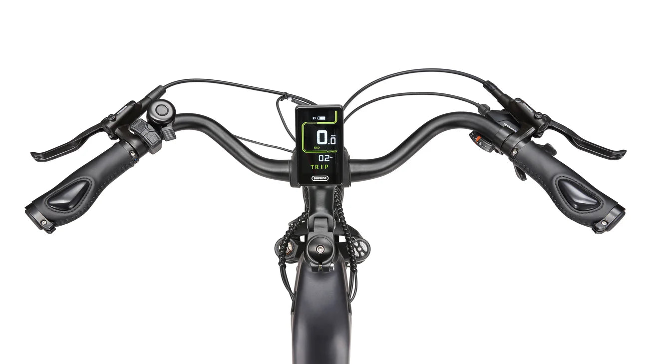 Maxtron Marathon elektrische fiets in zwart met grote accu, getoond op display, geschikt voor lange ritten en comfortabel rijden