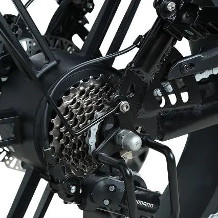 Qmwheel V20 Pro elektrische fatbike in doos, krachtige elektrische fiets met robuuste banden en modern ontwerp.