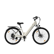Pixar Velopro C1 beige elektrische stadsfiets met lage instap en witte afwerking, geschikt voor woon-werk en recreatief gebruik