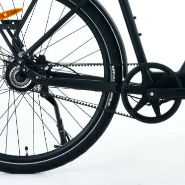 Roxx NEO+ e-bike in doos, zwart en zilver, met display en accupakket zichtbaar, klaar voor montage.