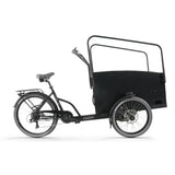 Vogue Caddy Matt zwarte/grijze elektrische bakfiets voor gezinnen, zichtbaar in de doos, met grote bak en elektrische aandrijving.