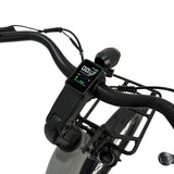 Vogue Artemis grijze elektrische fiets met middenmotor en riemaandrijving, zichtbaar met frame en motoronderdelen in beeld