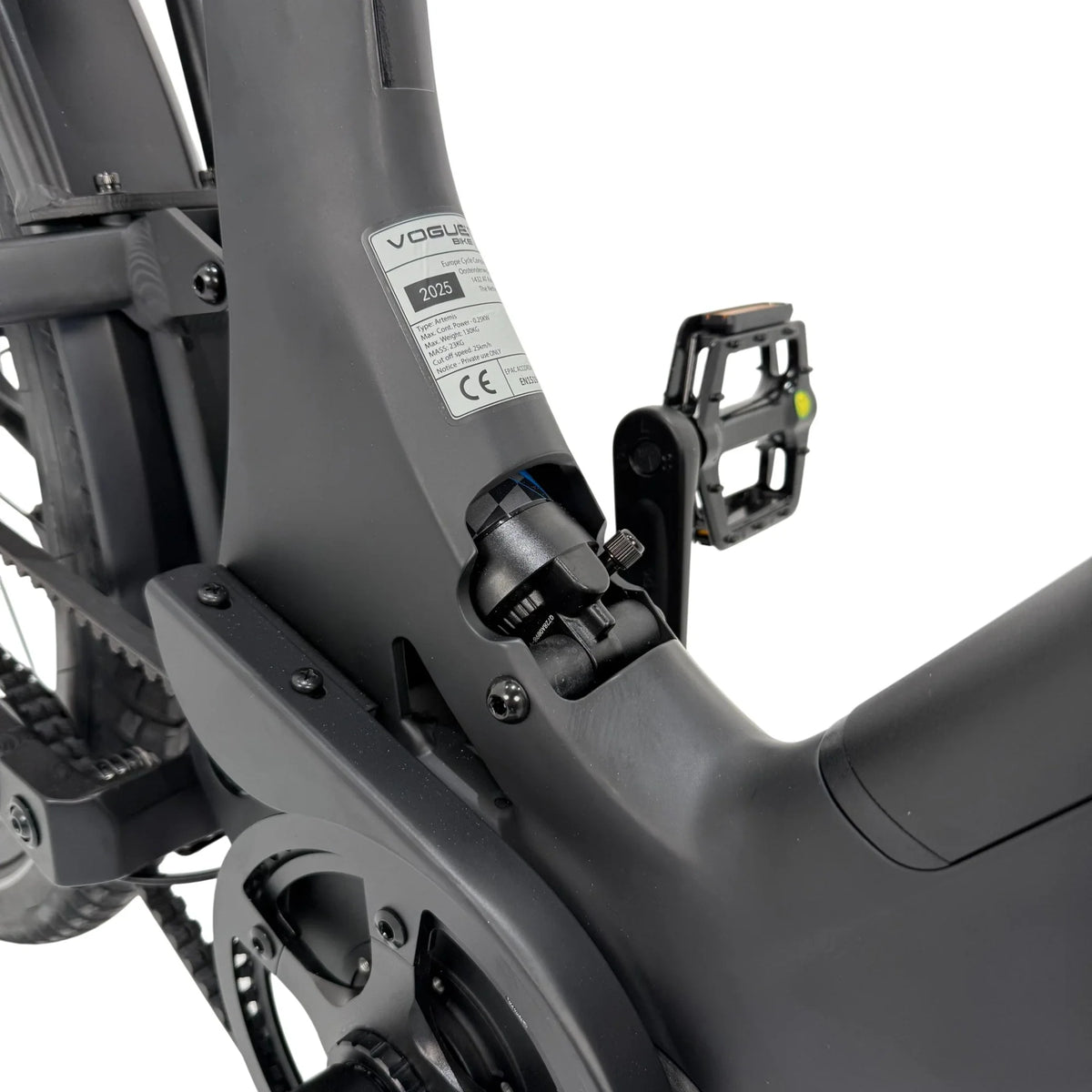 Zwart Vogue Artemis comfort e-bike met riemaandrijving en motor, zichtbaar in de afbeelding.