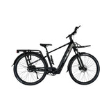 Zwarte Vogue Milo Man e-bike met onderhoudsarme riemaandrijving en moderne uitstraling, geschikt voor comfortabel stadsgebruik.