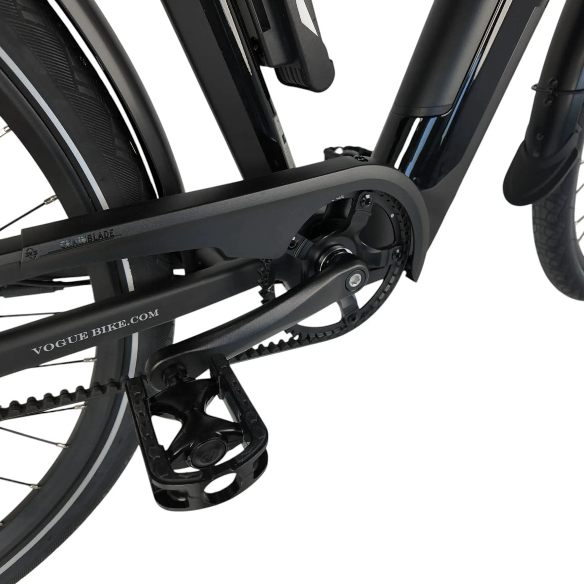 Vogue Milo Man Zwart e-bike met riemaandrijving en onderhoudsarme motor, geschikt voor comfortabel en efficiënt fietsen.