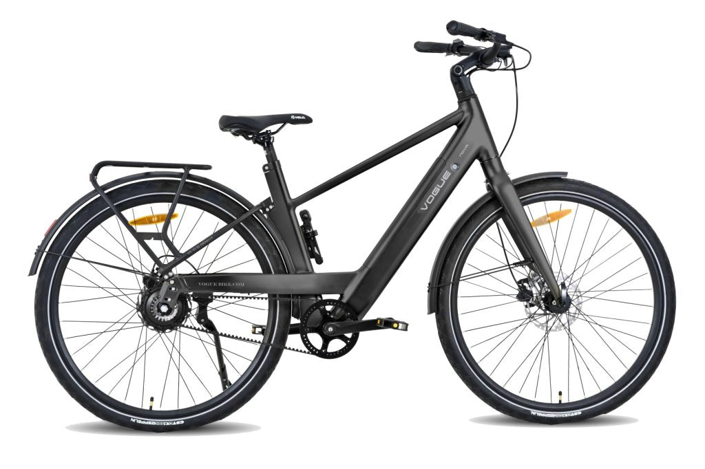 Zwarte Vogue Nova Man elektrische herenfiets in doos, stijlvolle E-bike geschikt voor stadsgebruik en comfortabel rijden