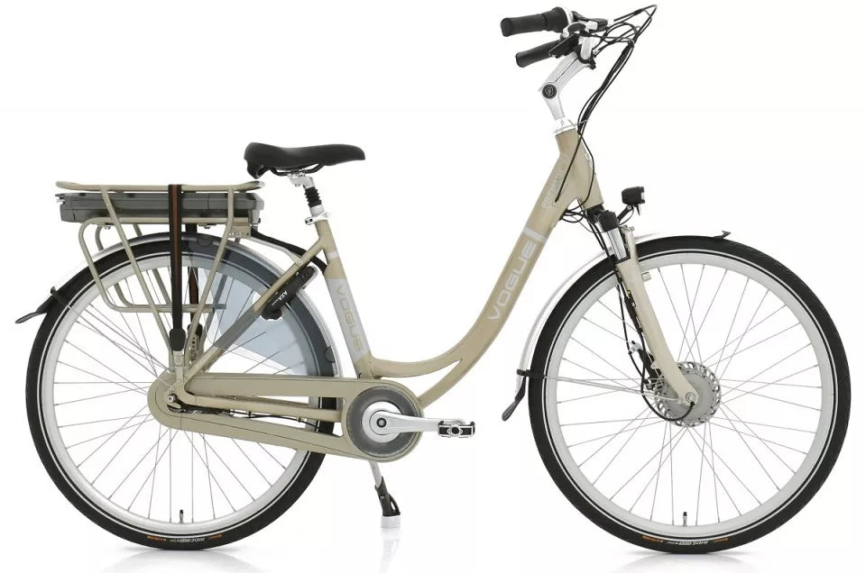 Vogue Premium N7 Champagne elektrische stadsfiets met comfortabele zithouding en moderne design, ideaal voor stadsverkeer.