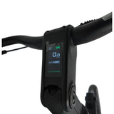 Vogue Prestige heren e-bike met cementgrijze riem en middenmotor, stadsfiets met luxe afwerking en moderne design.