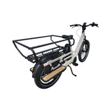 Vogue Wonder Fashion grijze elektrische longtail e-bike, gezinsvriendelijk, voorzien van zadel en stuur, klaar voor gebruik.
