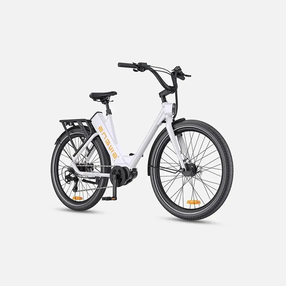 Witte ENGWE P275 ST elektrische fiets van Vogue met lage instap, comfortabele e-bike voor stadsritten en dagelijks gebruik