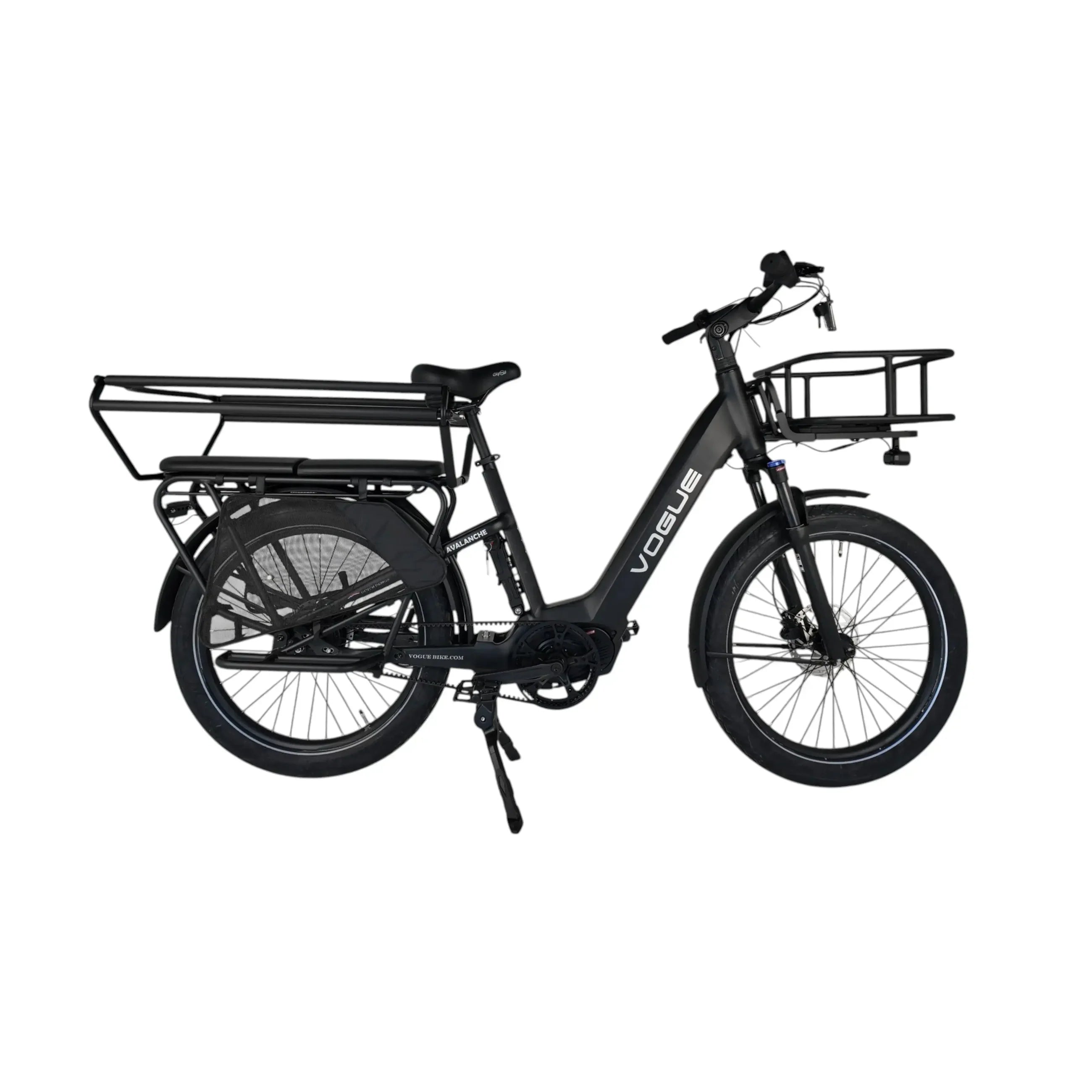 Zwarte Vogue Avalanche Matt elektrische fiets met Shimano middenmotor en lange achterdrager, ideaal voor stads- en recreatief gebruik