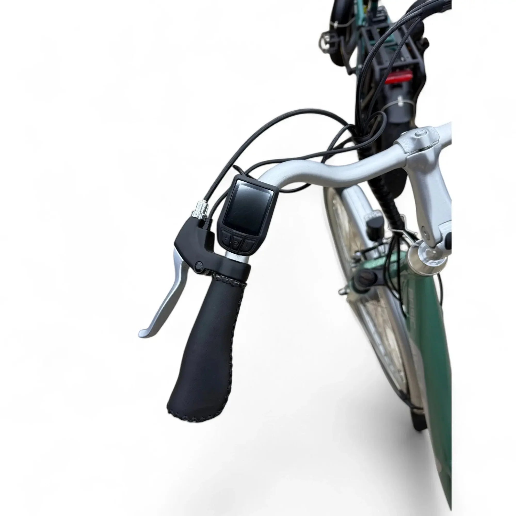 Groene Vogue Basic E-bike elektrische stadsfiets met 13Ah accu en comfortabele zithouding, geschikt voor stadsverkeer.